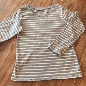 5 for $20🦋M grey and white strip long sleeve